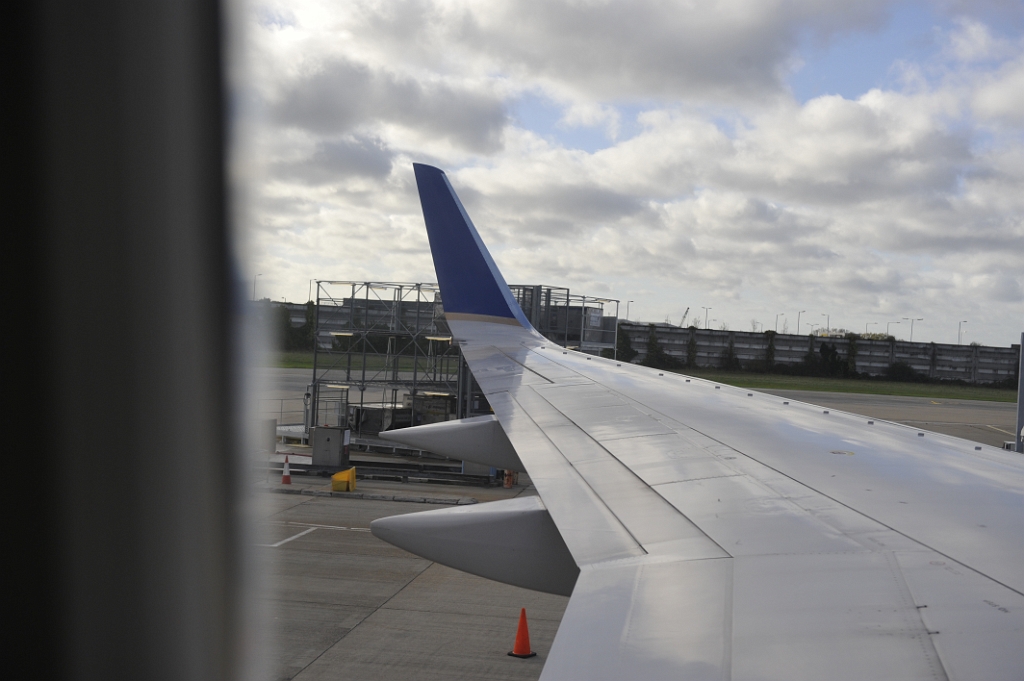 _DSC4024.JPG - On the ground at LHR